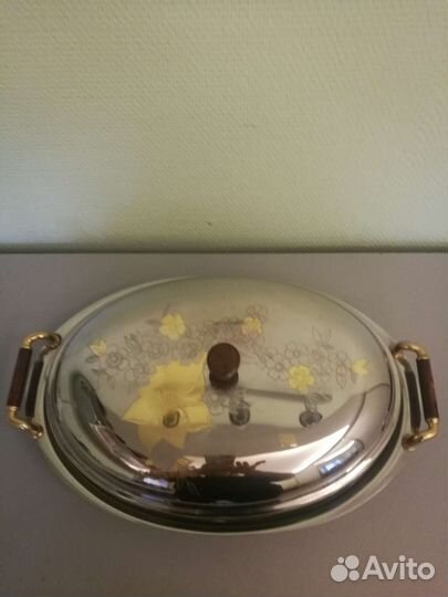 Новое металлическое блюдо под горячее