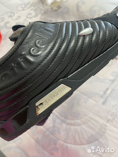 Кроссовки мужские 44