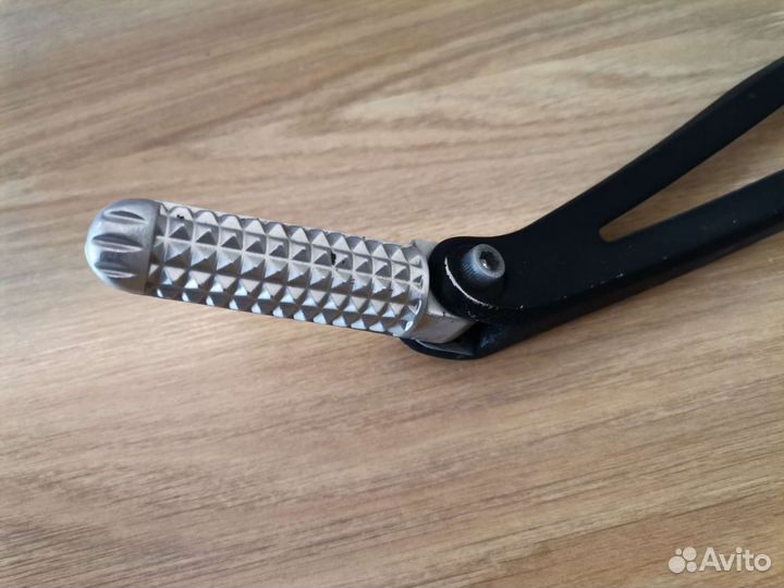 Кронштейн подножки yamaha r1