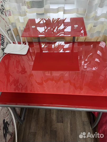 Компьютерный стол стеклянный