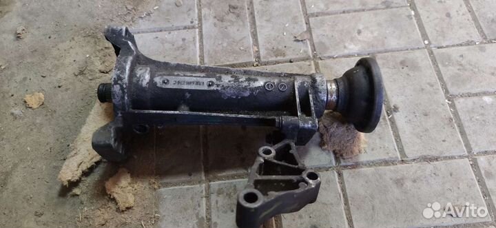 Вал промежуточный на volkswagen transporter T4