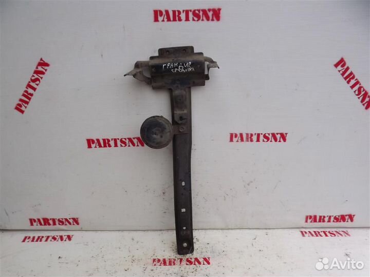 Панель передняя Митсубиши Грандис