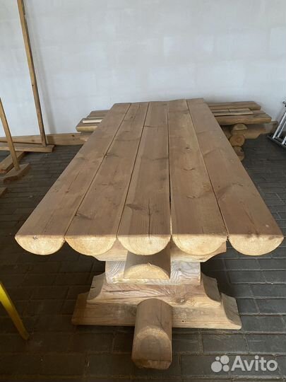 Стол из массива и две скамьи для дачи