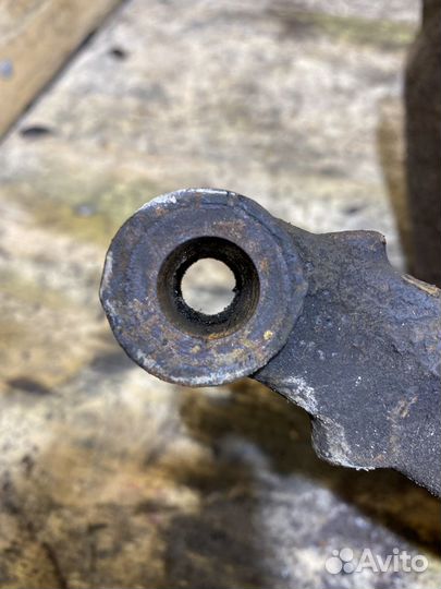 Поворотный кулак передний левый Renault Megane 2