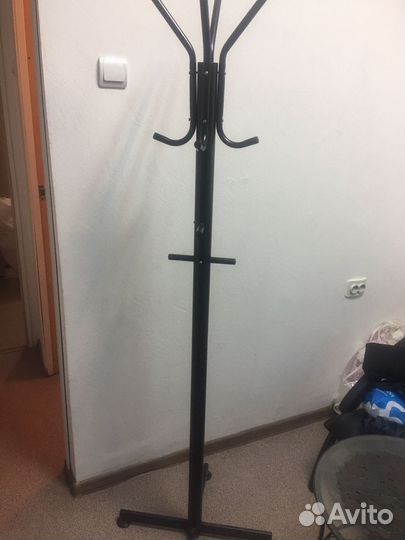 Офисная мебель. тумбы стулья лампы настольные