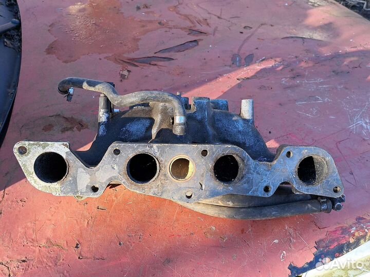 Впускной коллектор на Мерседес W123 M102
