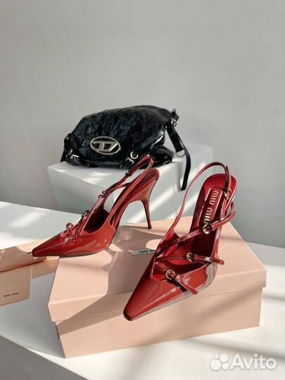 Туфли слингбэк MIU MIU красные лаковые