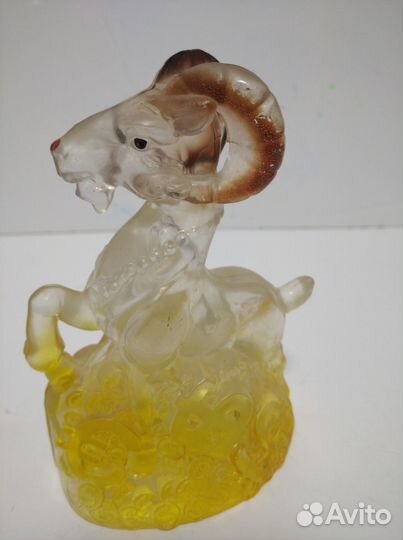 Статуэтка баран на куче денег СССР