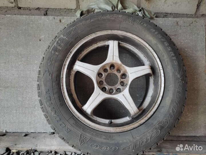 Goodyear Ultragrip 600 215/65 R16