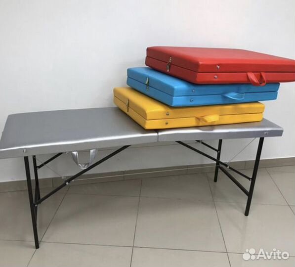 Кушетка для мастера. татуаж. косметолог