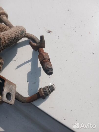 Трубка гура Renault sandero 1