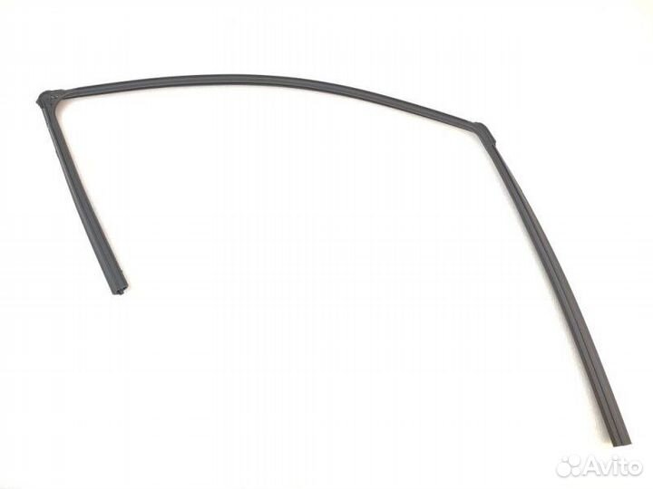 Уплотнитель стекла двери передний левый Mitsubishi