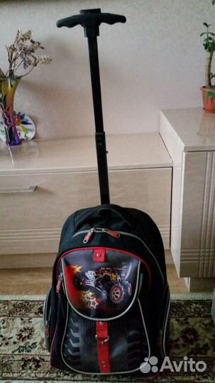 Рюкзак школьный на колесах
