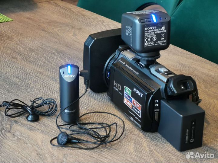 Радио петличка-микрофон Sony ECM-HW2(R)