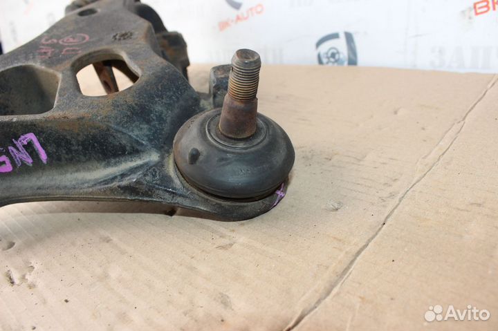 Передний нижний правый рычаг Lincoln Navigator 1