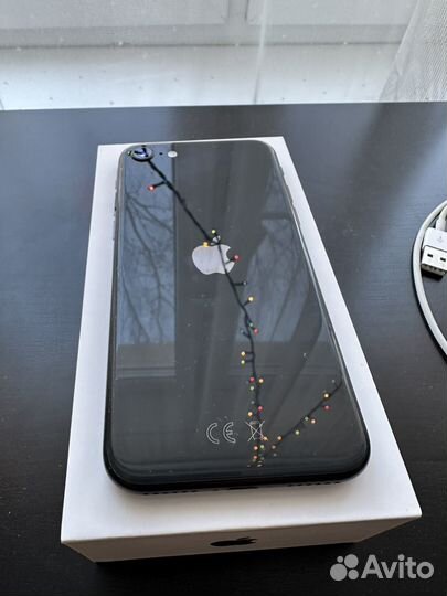 iPhone SE (2020), 64 ГБ