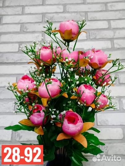 Искусственные цветы в горшках