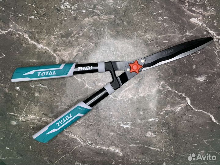 Ручной кусторез Total