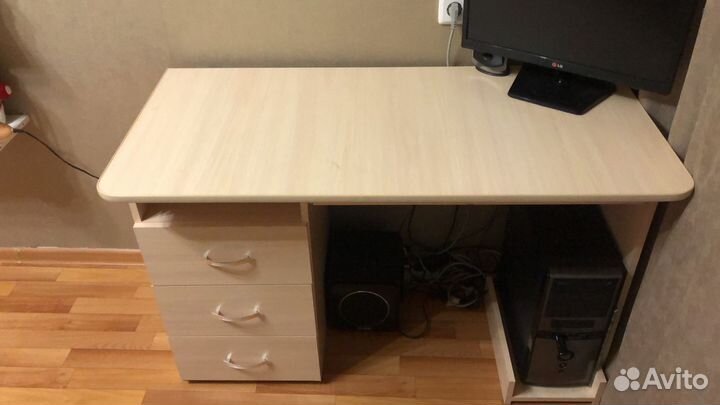 Письменный стол