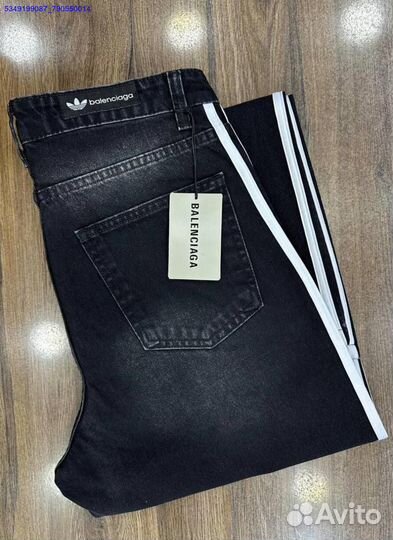 Летний стиль: джинсы Adidas и бананы