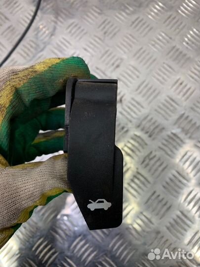 Ручка открывания капота Cadillac Escalade III