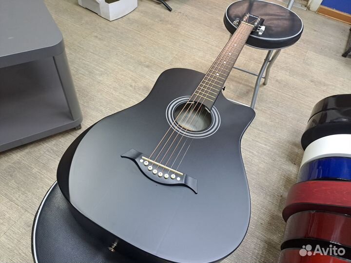 Гитара акустическая чёрная матовая