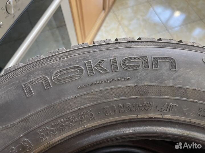 Nokian Tyres Hakkapeliitta 7 21.5/65 R16 102T