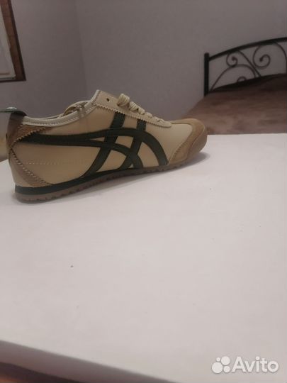 Кроссовки женские