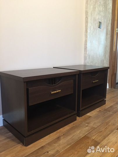 Тумбочка прикроватная