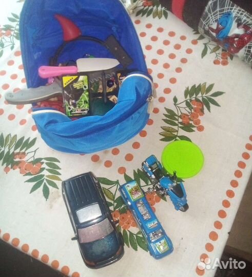 Игрушки детские-машинки,самолёты,пистолет и другое