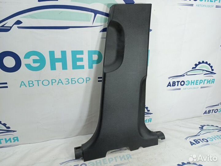 Обшивка центральной стойки правая Chery Tiggo 8