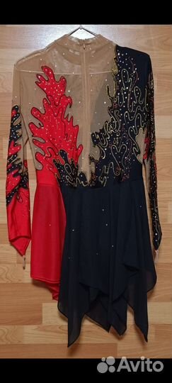 Платье для выступлений по фигурному катанию