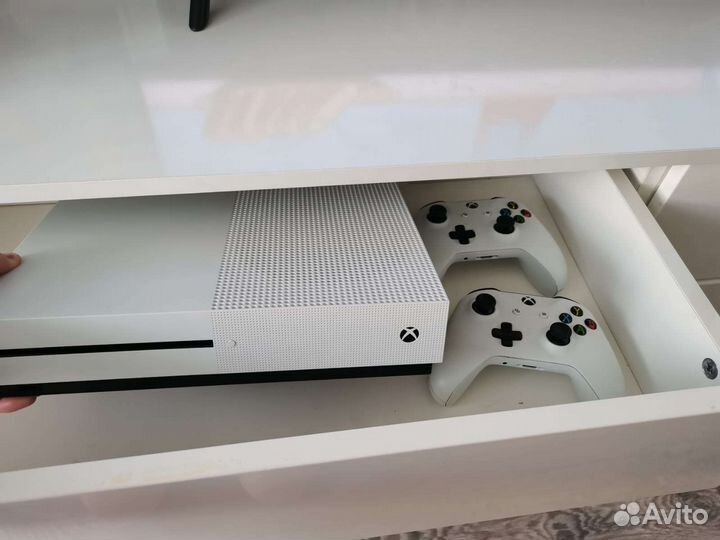 Xbox one s 1tb с играми