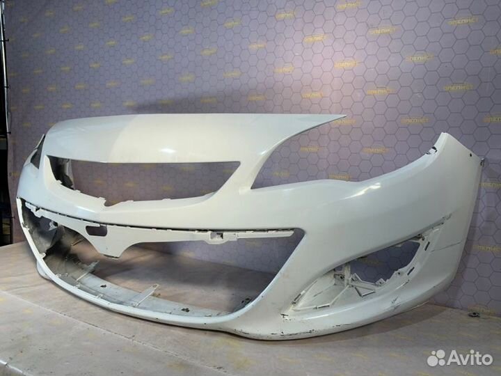 Бампер передний Opel Astra J 2013