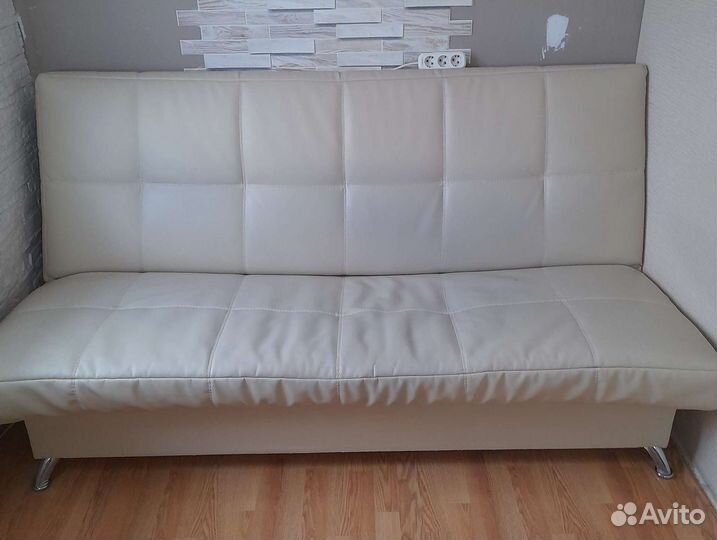 Кожаный диван бу