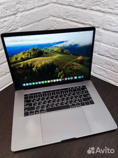 Apple MacBook Pro 2018 Core i7/555X/16гб/Retina