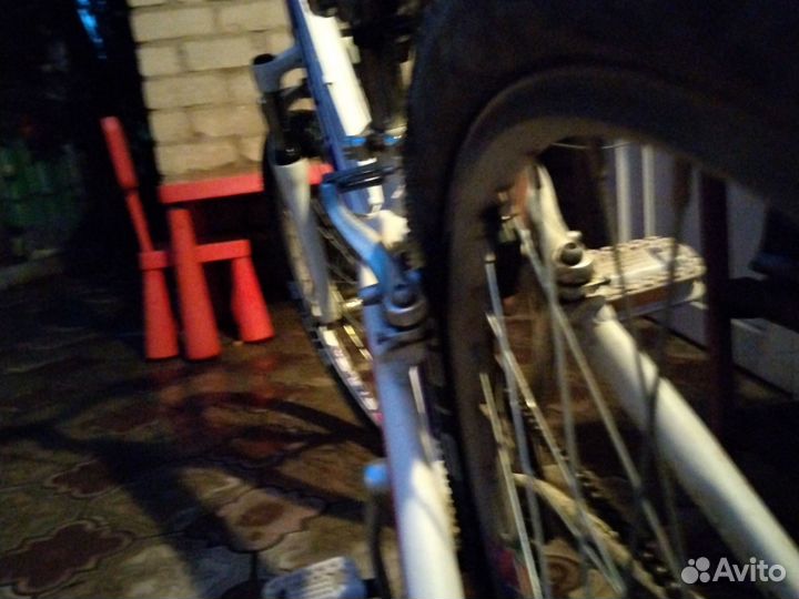 Велосипед белый не на ходу на запчасти
