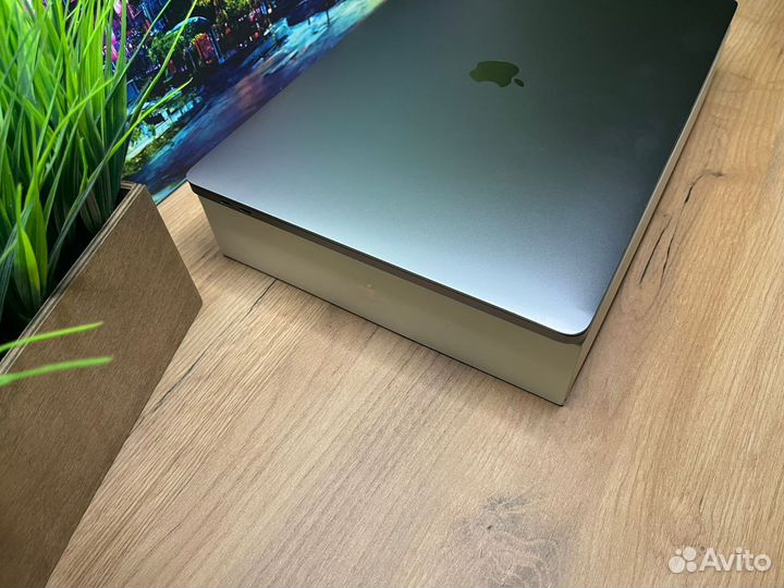 Macbook pro 16 2019 i7 16 512 8gb video