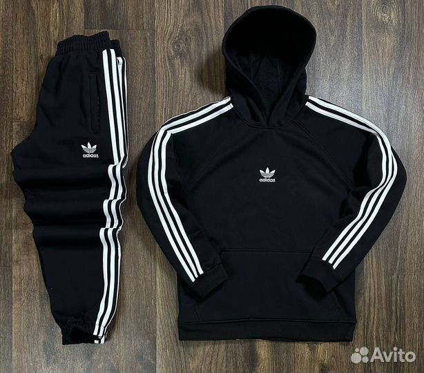Спортивный костюм adidas