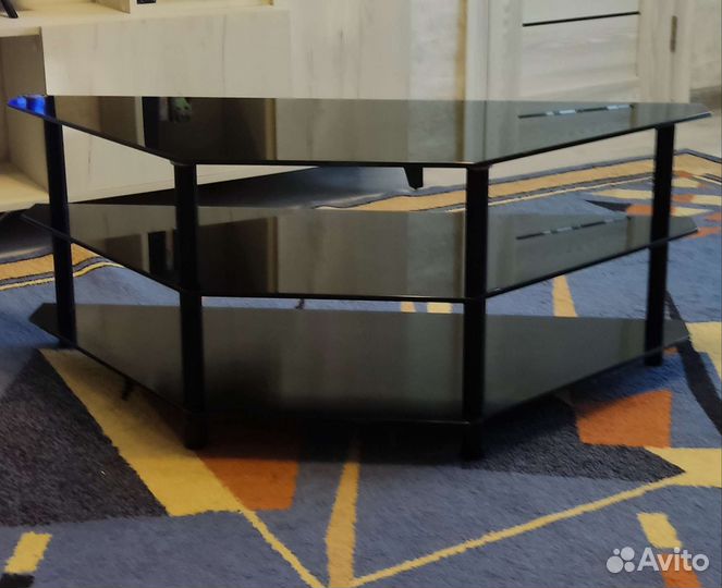 Стеклянная тумба под тв