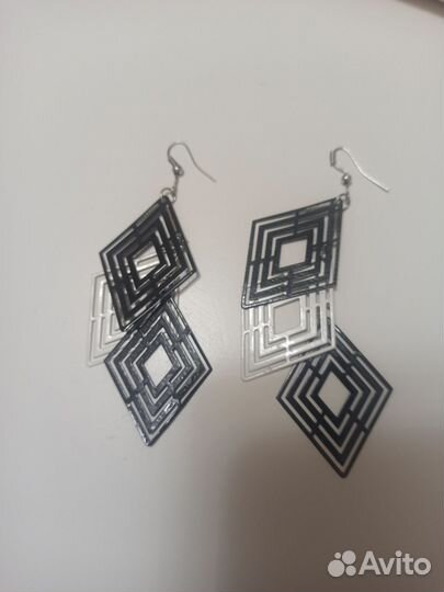 Серьги черно-белые