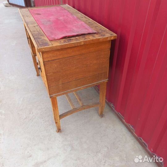 Старинный дамский, детский столик