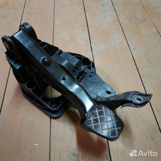 Педаль тормоза Skoda Rapid 6C1721058