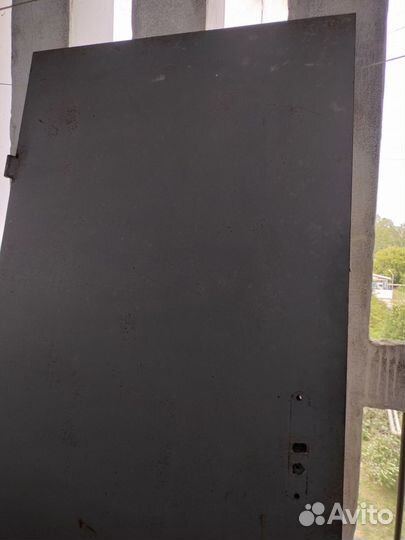 Продам железную дверь бу
