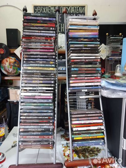 Компакт диски разных форматов и жанров