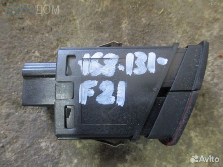 Кнопка аварийки BMW F21 s1090688