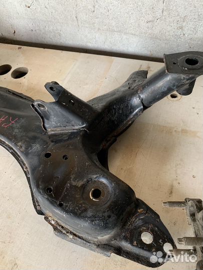 Балка подмоторная на Тойота Rav 4