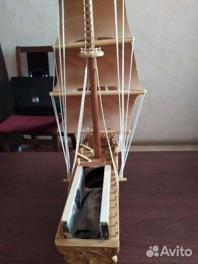 Модель парусника из дерева