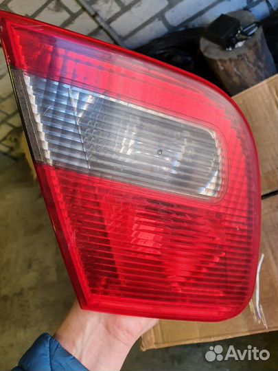 Фонарь задний левый Mitsubishi carisma