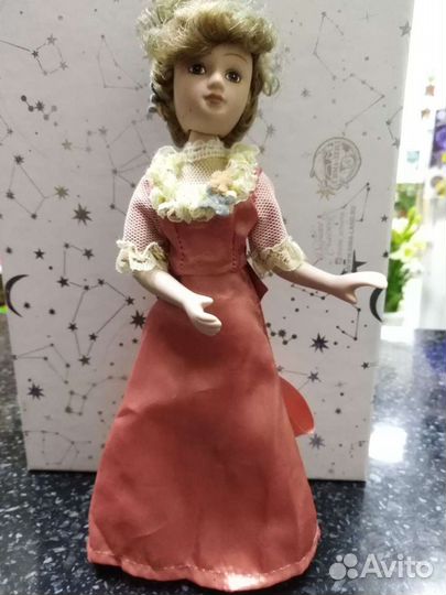 Кукла фарфоровая